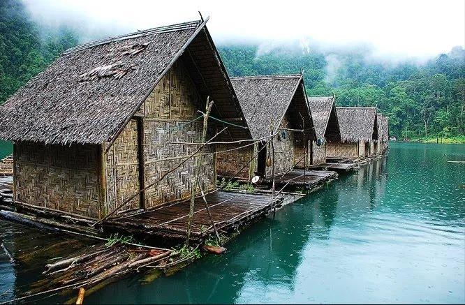 Ruan Pae (เรือนแพ) are traditional floating-houses constructed on top of a log raft