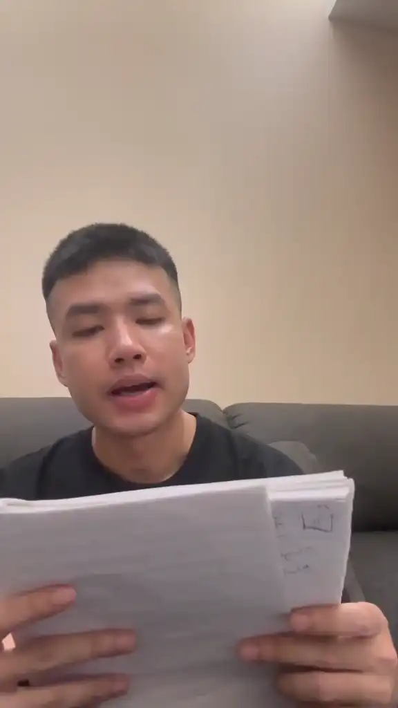 Chow Kensan Tunkhang reciting traditional Tai Khamyang prayer